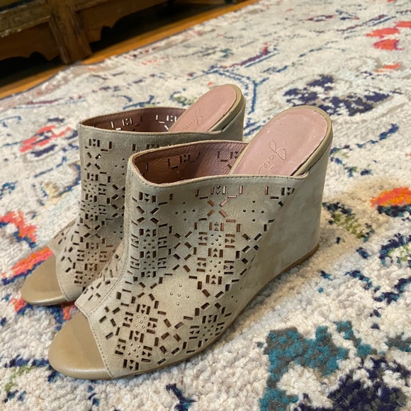 Joie Suede Wedges - Picture 1 of 6